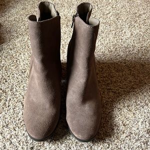 Womens taupe/grey boots, size 7